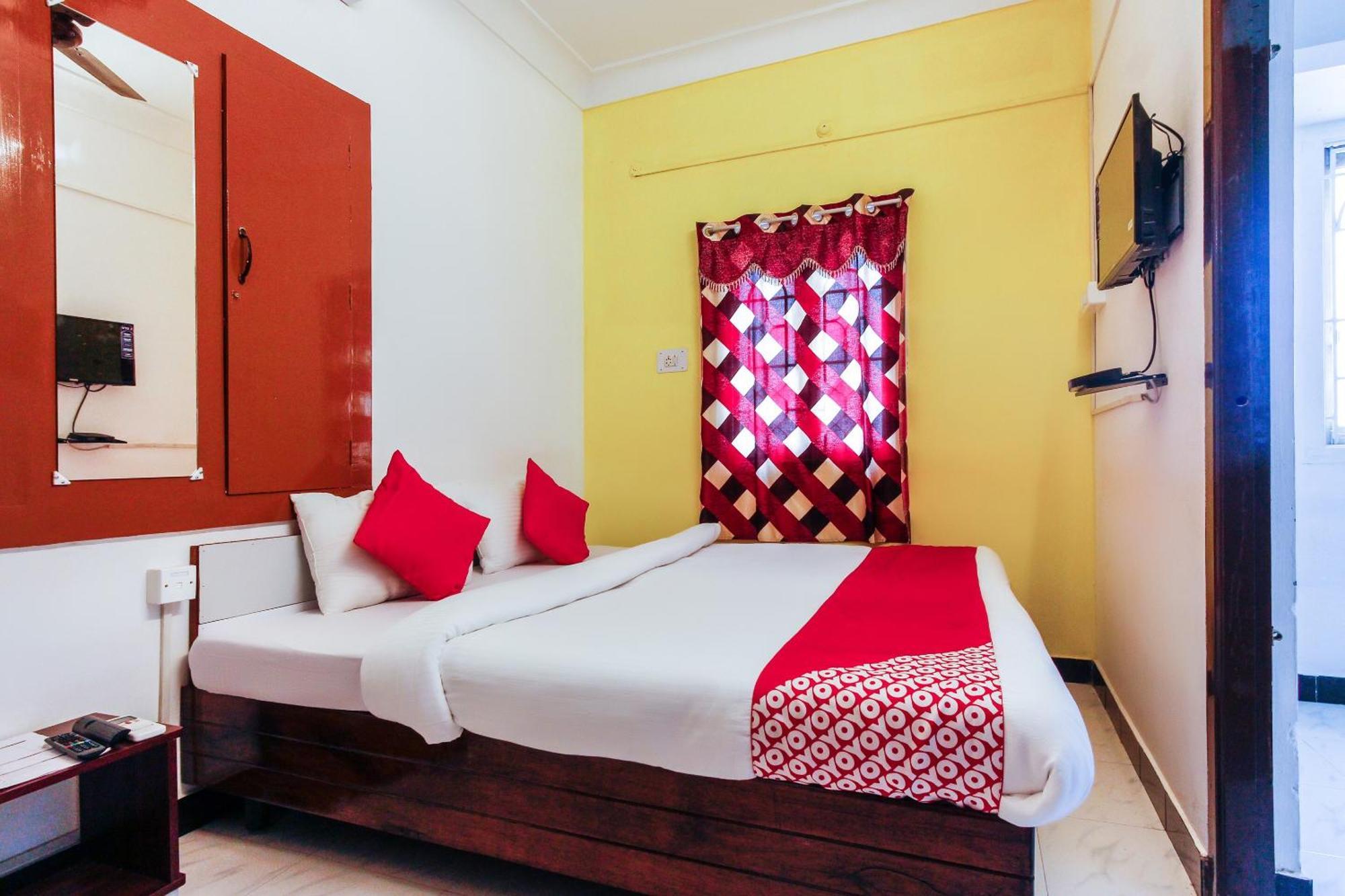 Hotel Lakshmi Narayana Салем Экстерьер фото